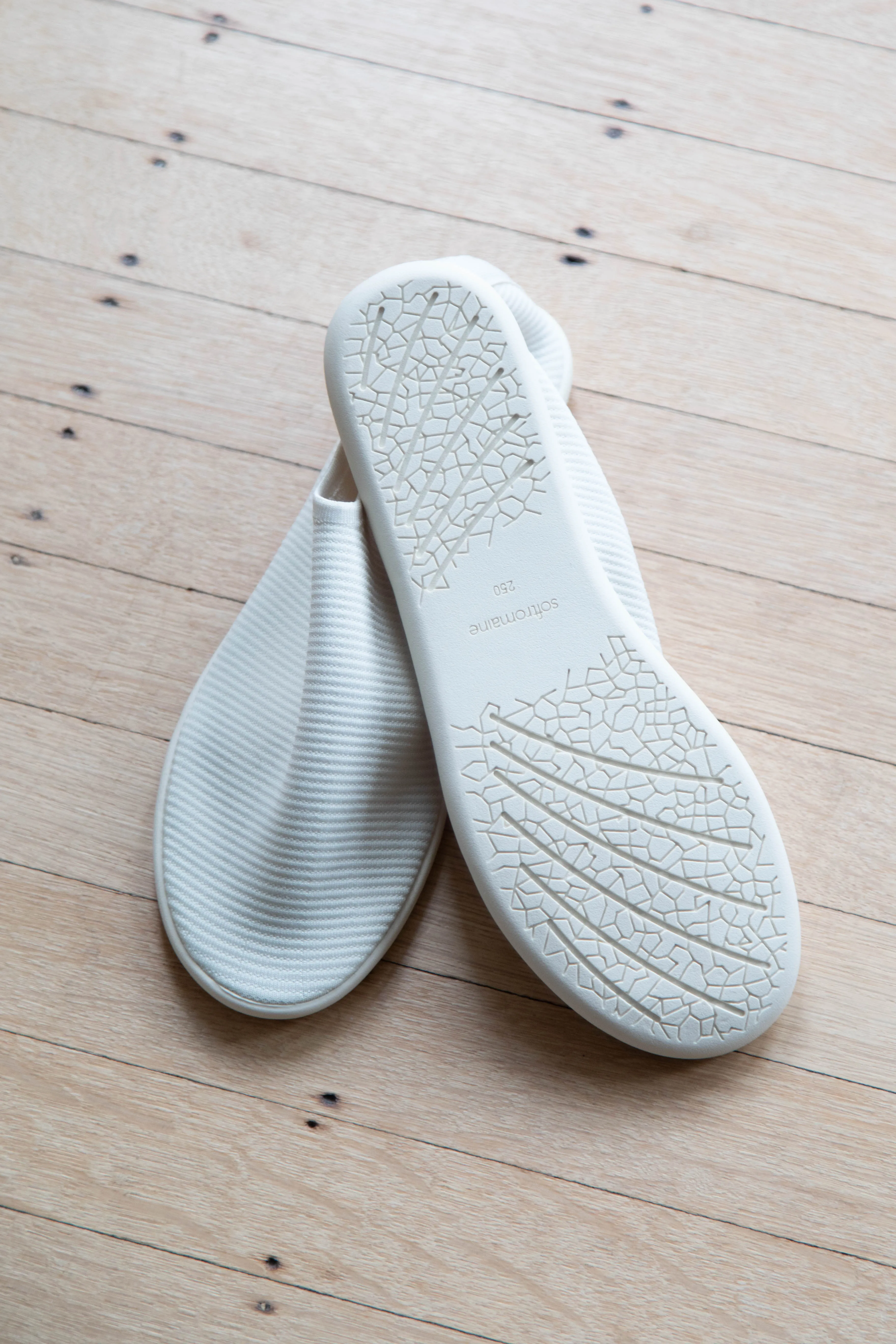 Softromaine | Flat in Tofu